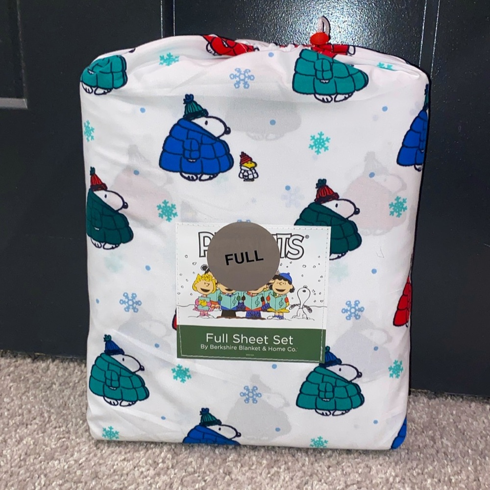 Peanuts Snoopy Puffer Christmas Snowflake Holiday Winter Sheet Set - Full, NWT